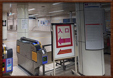 東梅田駅南改札